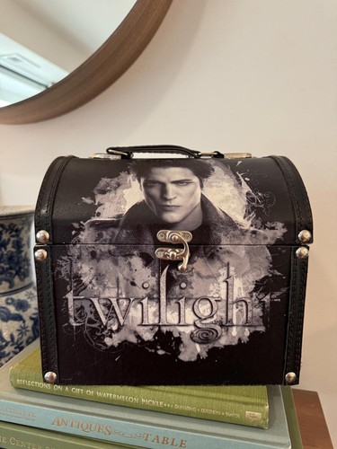Twilight sage vintage - twilight, trunk