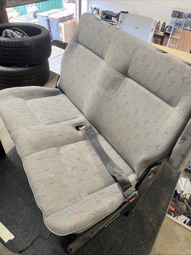 Rear seat - t4,