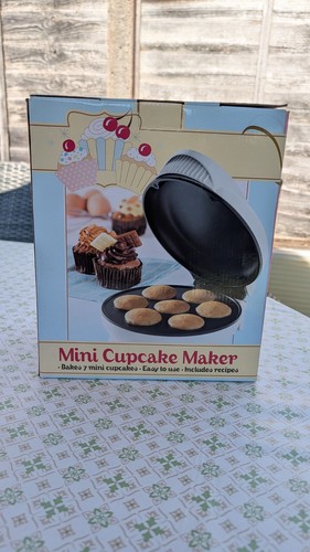 Mini cupcake maker makes 7 - makes,