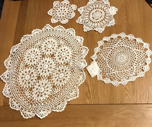 Various white cotton lace
