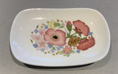 Wedgwood meadow sweet pin - sweet,