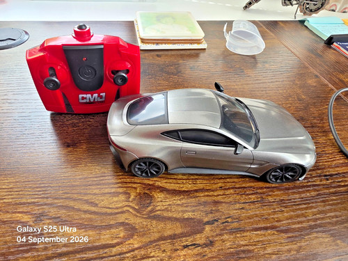 Scale aston martin - 1:24,