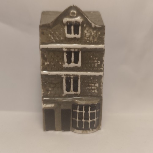 356 sally lunn shop - no, lunn's