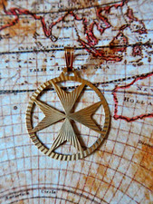 VINTAGE 9ct YELLOW  GOLD MALTESE CROSS  PENDANT  1.25g  9ct /375 27 mm Beautiful