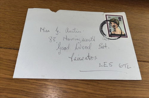Used 26p stamp royal - stamp, lady