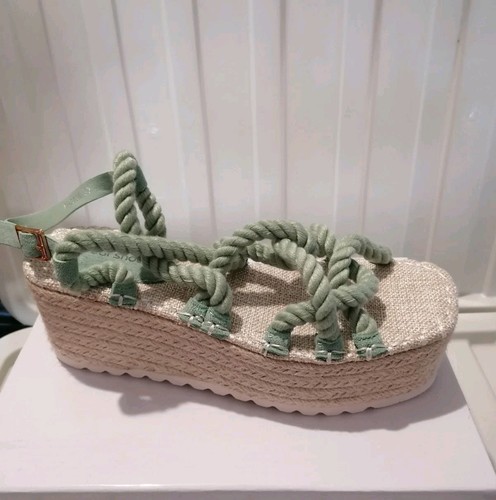 Green sandals size - green,