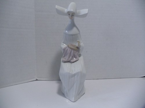 Lladro nun time sew 5501 - "time, sew"