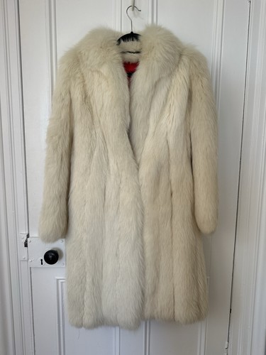 One kind white fox fur - a,
