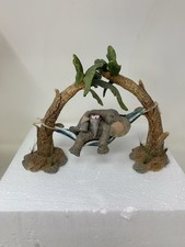 Tuskers Henry And Henrietta