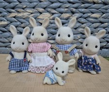 Sylvanian  Families Snow-Warren Creamy White Rabbit  Family inc Baby Figure