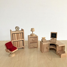 Toys R Us Wooden Dolls House