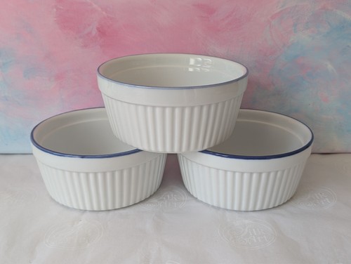 Deep round white pie dishes - 3,