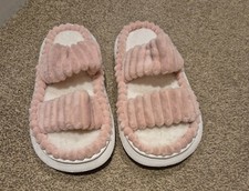 Size 4 / 5 Pink & White Fluffy Slipper Sliders