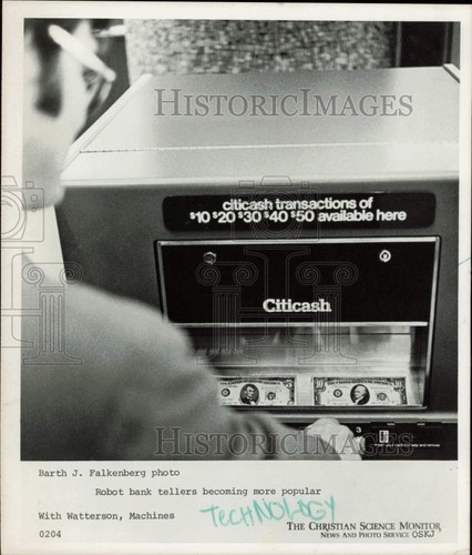 Press photo robot bank - photo,