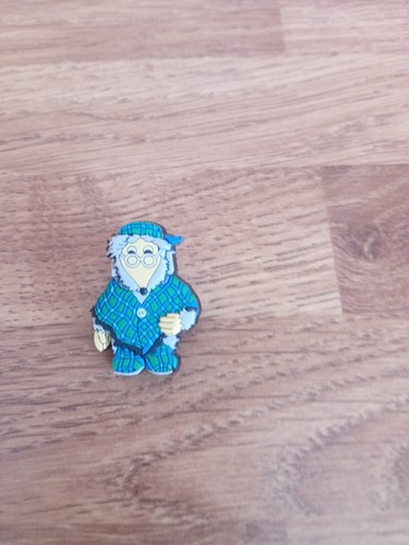 Womble pin badge vintage - womble,