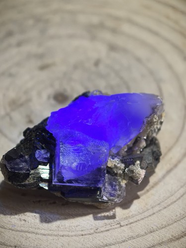 Rare fluorescent fluorite - fluorescent,
