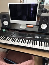 Yamaha HS5 Powered Studio Monitor Speakers Pair - Black