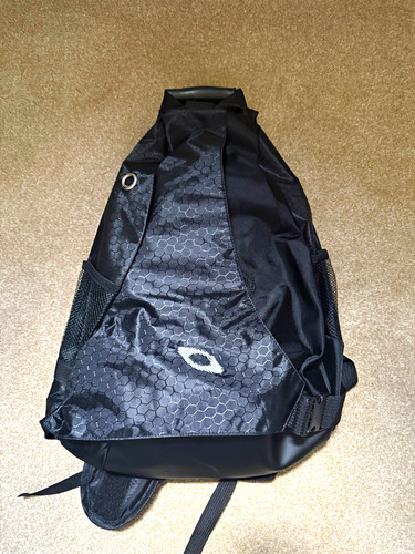 Oakley geometric daypack sling - geometric,