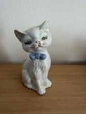 RETRO KITSCH WHITE CERAMIC