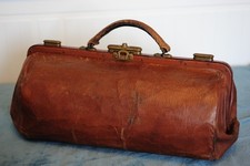 Vintage Gladstone doctors bag