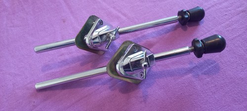 Pair sliding bass drum - of,