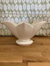 Fulham Pottery Lotus Mantle