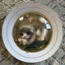 Vtg 3D fluffy Kitten Under