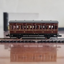 Graham Farish 0661 LMS 4 Wheeled Coach N Gauge Maroon Boxed