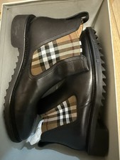 Burberry Chelsea Boots Black