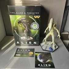 Alien White Xenomorph 32cm