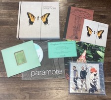 PARAMORE Brand New Eyes 2009 Collectors Boxset w/ Signed CD Artcard
