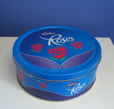 Cadbury’s Roses Chocolate Tin 775g Empty Retro Storage Collectable Prop