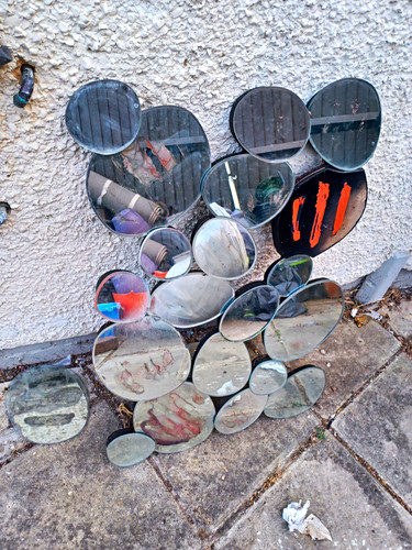 Multi disc round - round, wall