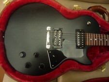 2020 USA GIBSON ‘LES PAUL’ – SPECIAL TRIBUTE  with hard case.