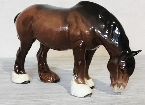 Beswick large grazing shire - grazing,