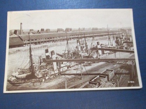 Postcard hull the fish - postcard,