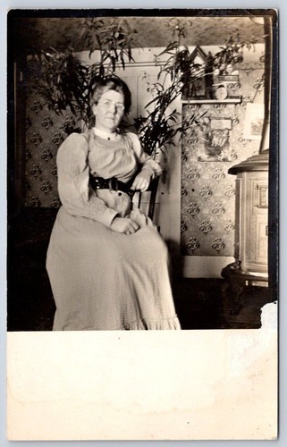 Antique woman sitting - , in