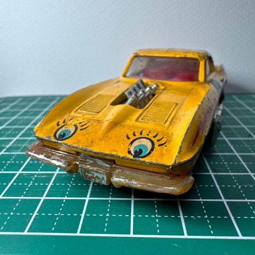 Corgi toys chevrolet corvette - chevrolet,