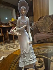 Spain Valencia porcelain figurine Lady W/ Flowers