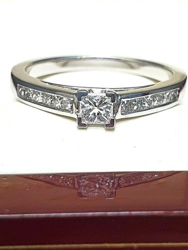 18carat white gold princess - white,