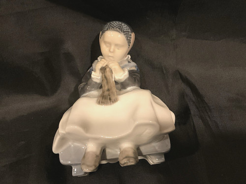 Royal copenhagen figurine - royal,