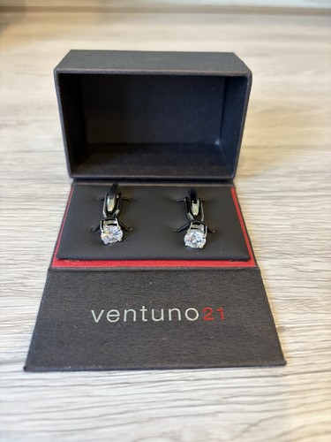 Silver coloured diamond - silver,