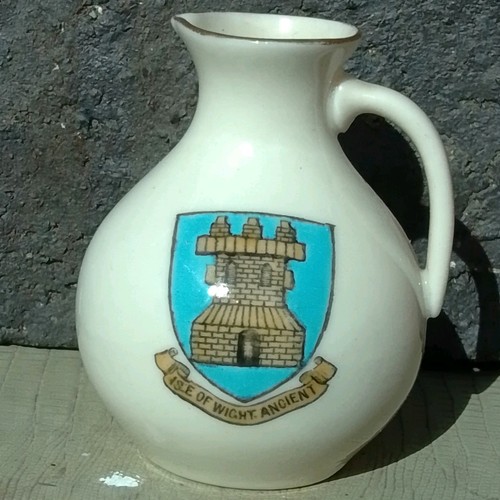 Goss crested ware jug isle - goss,