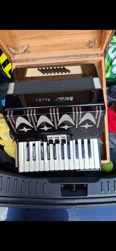 Royal standard accordion - standard,