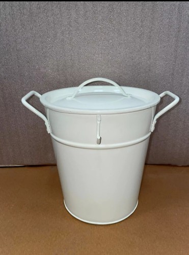 Small cream metal kitchen - cream,
