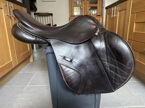 Albion jump saddle - jump, 17.5"
