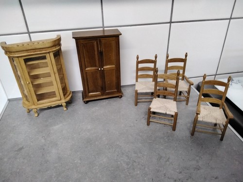 Dolls house display - dolls, 4