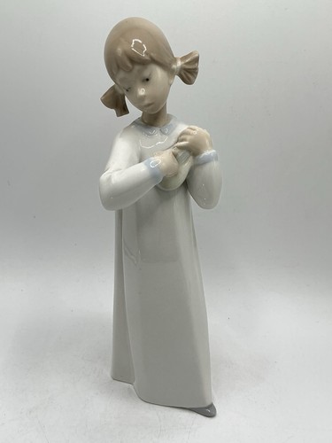 Lladro girl playing - lladro, damaged