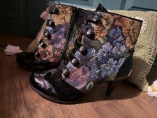 Poetic Licence Size 6.5 40