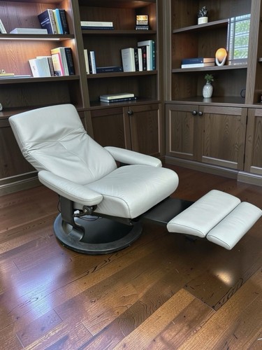 Little used rare ekornes - little,